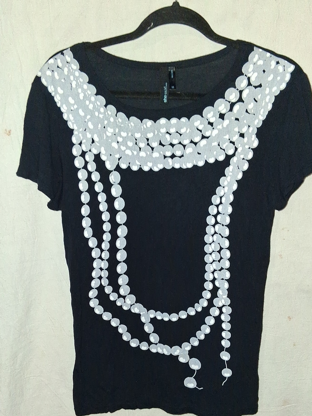 Black Short-Sleeve Women's Tee with White Necklace Print